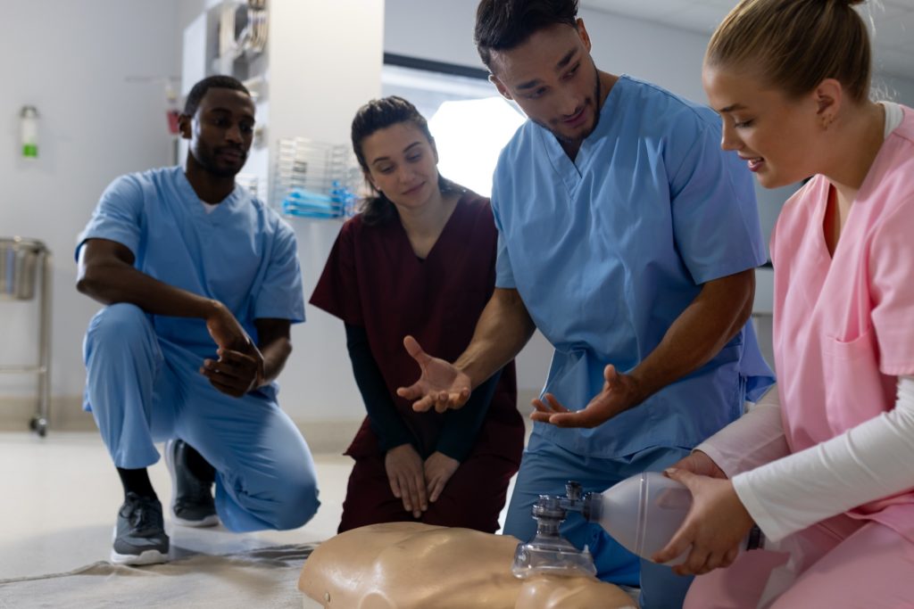 TCCC vs TECC vs PHTLS: cuál curso de trauma necesitas según tu rol